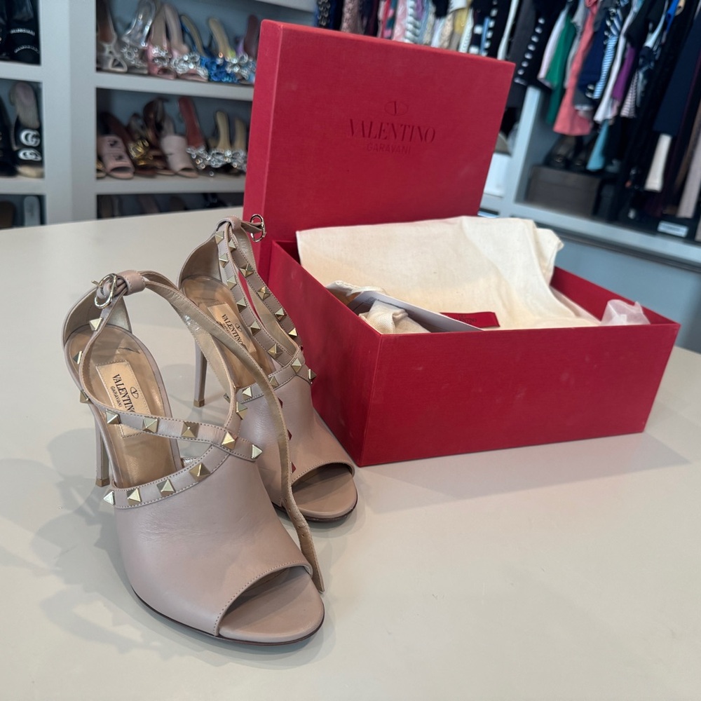 Nappa Rockstud Peep Toe Ankle Strap 105mm Sandals 37 Poudre
